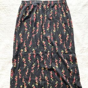 Vintage black midi skirt with red and green floral print. Size Large. 😊